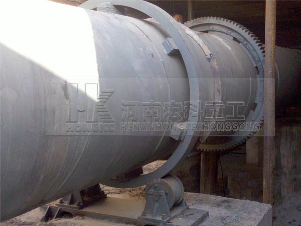 新疆哈密雙段陶?；剞D(zhuǎn)窯生產(chǎn)現(xiàn)場(chǎng)