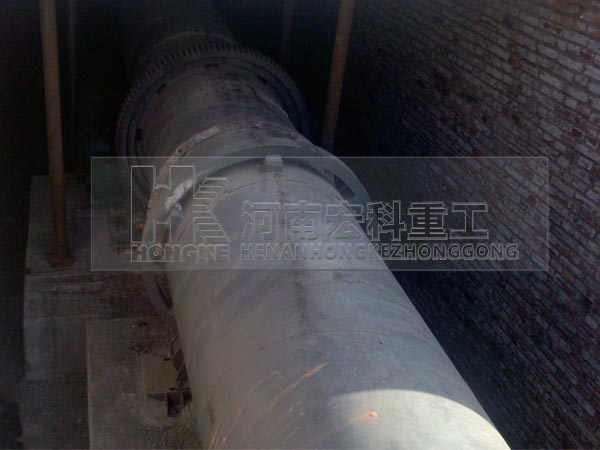 新疆哈密雙段陶?；剞D(zhuǎn)窯生產(chǎn)現(xiàn)場(chǎng)